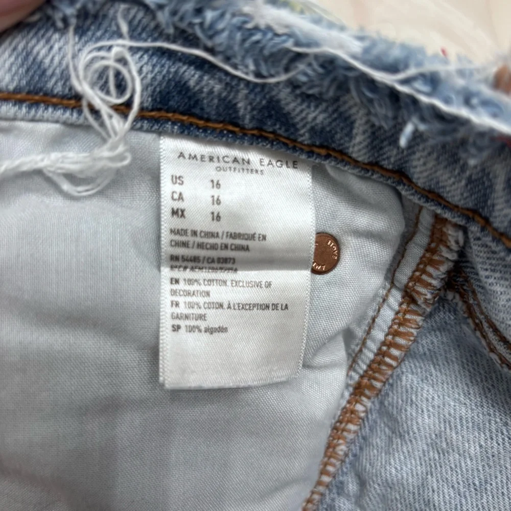 Light Wash Distressed Boyfriend Shorts | American Eagle Size 16 - Picture 7 of 12